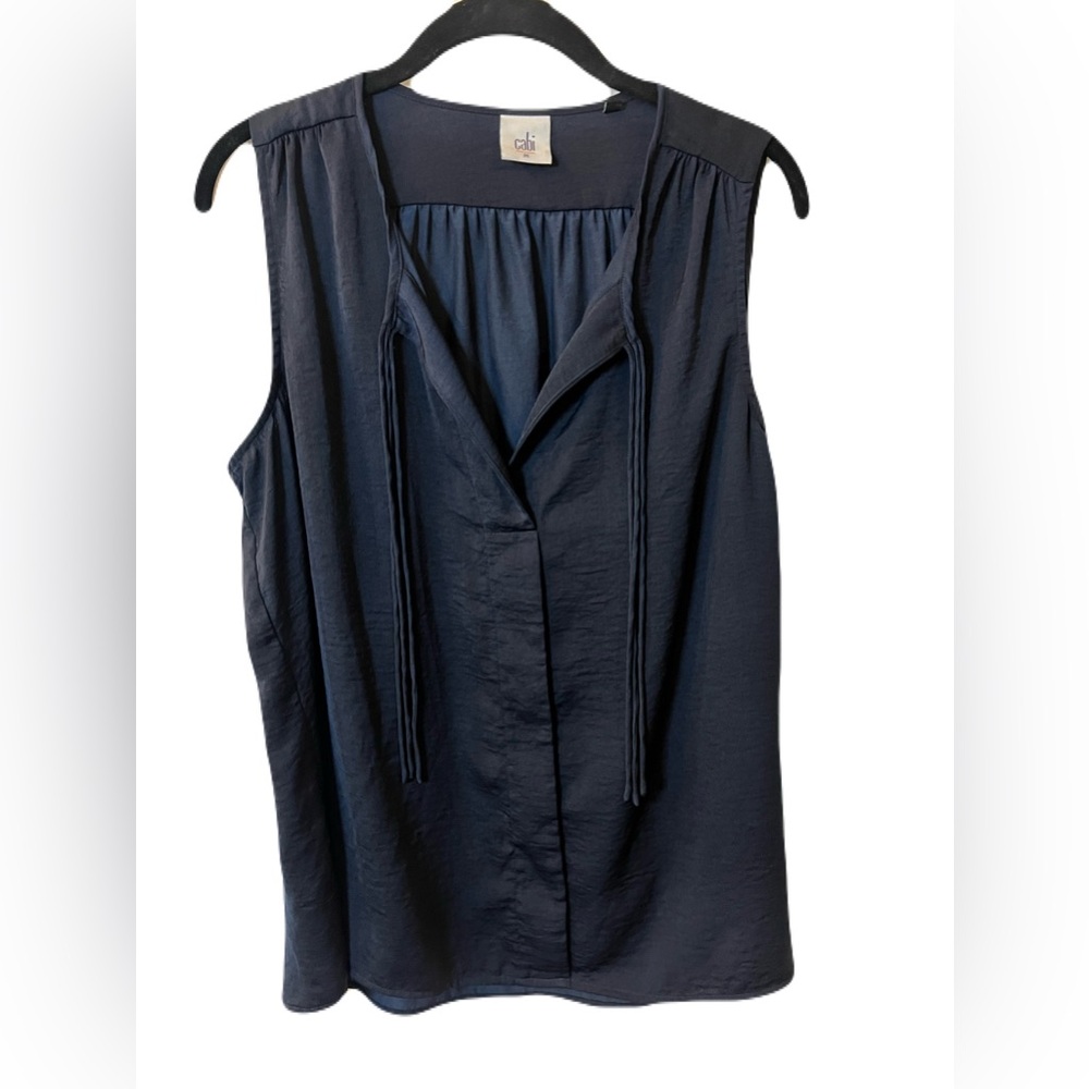 💙 EUC CABI “Finale” Split Neck Top in Midnight Blue | Size M